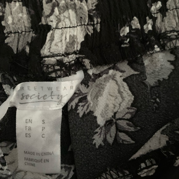 Cute short - Picture 2 of 2